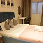 102 Hideaway I 1 Bedroom In Aviatiei Апартаменти